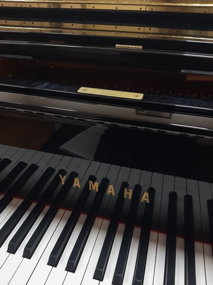 پیانو YAMAHA-سایت سازینجا