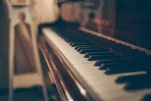 آموزش پیانو با سازینجا